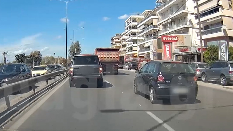 Οδηγός κάνει τρεις παραβάσεις σε 50 μέτρα στην παραλιακή!